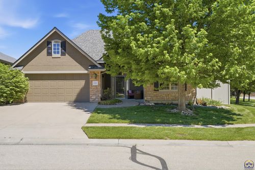 2240 Sw Millers Glen Dr, Topeka, KS, 66614-5013 | Card Image