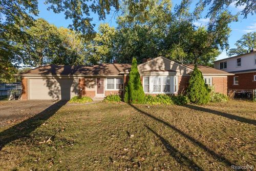 45520 Deshon St, Utica, MI, 48317-5616 | Card Image