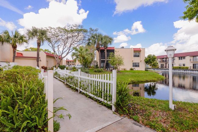 APT-2-202 - 2050 Oleander Blvd, Condo with 1 bedrooms, 2 bathrooms and null parking in Fort Pierce FL | Image 10