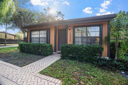 10300 Laurel Ct, Pembroke Pines, FL, 33026-2400 | Card Image