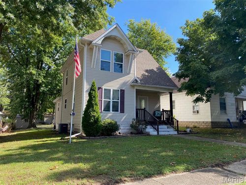 215 S Oak St, Nokomis, IL, 62075-1339 | Card Image