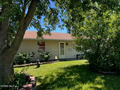 607 Olive Dr, Bryan, OH, 43506-2233 | Card Image