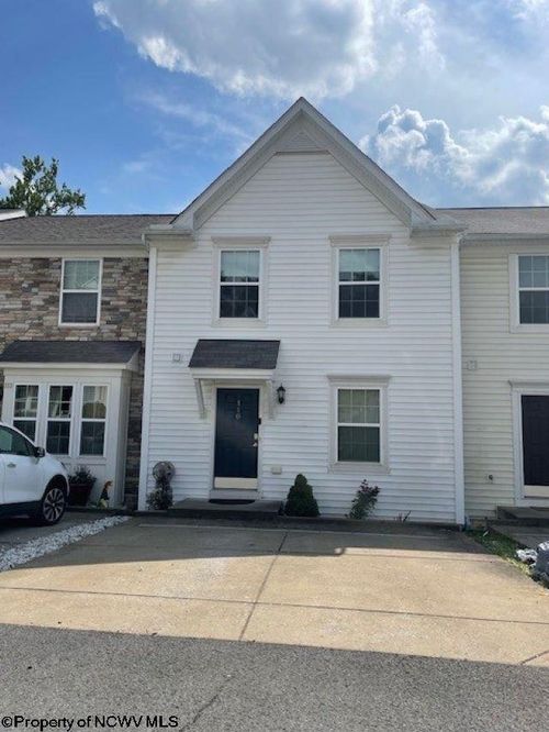 110 Auburn Dr, Morgantown, WV, 26501-2701 | Card Image
