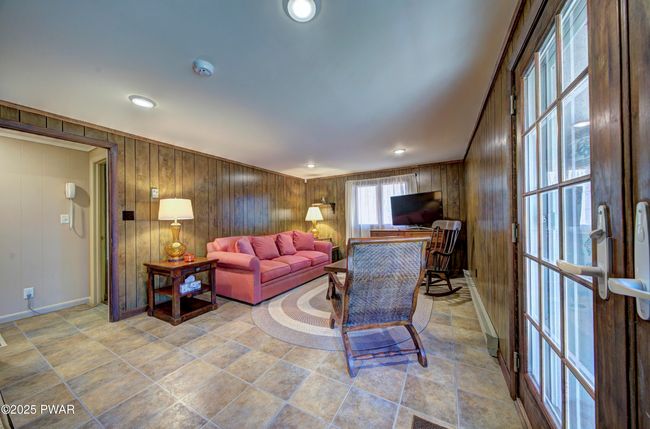 Family Room | Image 32