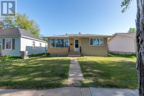 4813 46 St, Lloydminster, SK, S9V0J6 | Card Image