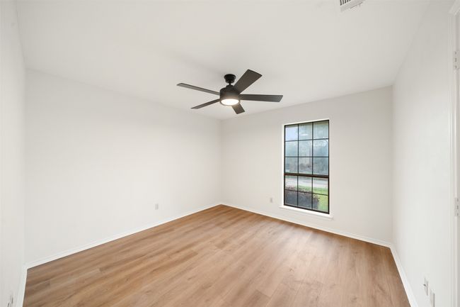 Bedroom with baseboards, ceiling fan, and walk in closet | Image 17