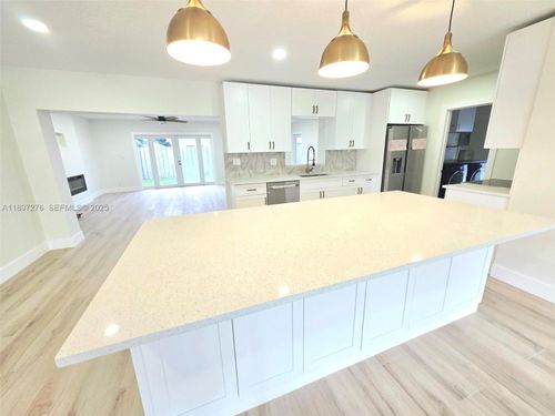 5713 Ne 17th Ter, Fort Lauderdale, FL, 33334-5984 | Card Image