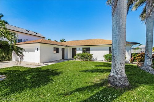 121 Jamaica Dr, NAPLES, FL, 34113-4007 | Card Image