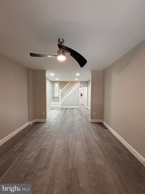 327 Linden St, READING, PA, 19604-2933 | Card Image