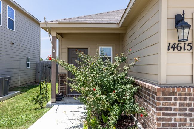 14615 Stirrup Trce, House other with 3 bedrooms, 2 bathrooms and null parking in Elmendorf TX | Image 4