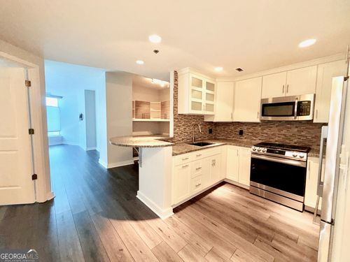 1905-3338 Peachtree Rd Ne, Atlanta, GA, 30326-1467 | Card Image