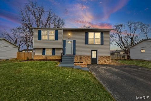 611 Saint Rose Dr, Godfrey, IL, 62035-2116 | Card Image