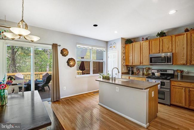 7721 Sullivan Cir, Townhouse with 3 bedrooms, 3 bathrooms and null parking in ALEXANDRIA VA | Image 10