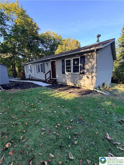 505 Fairview Ave, Slatington, PA, 18080-1932 | Card Image