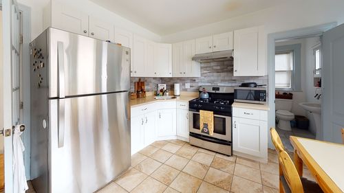 9-9-7-9 Dexter St, Waltham, MA, 02453-5025 | Card Image