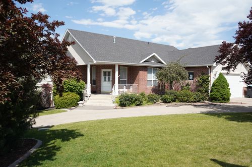 455 N 350 E, Hyde Park, UT, 84318-3352 | Card Image