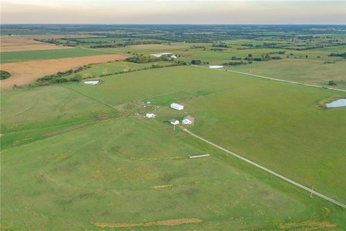 925 1800th St, Iola, KS, 66749-3129 | Card Image