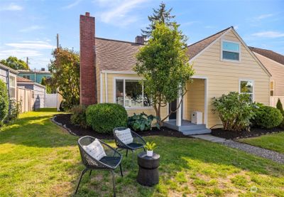 611 Nw 48th Street, House other with 3 bedrooms, 1 bathrooms and null parking in Seattle WA | Image 2