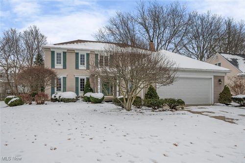 3733 River Ln, Rocky River, OH, 44116-3820 | Card Image