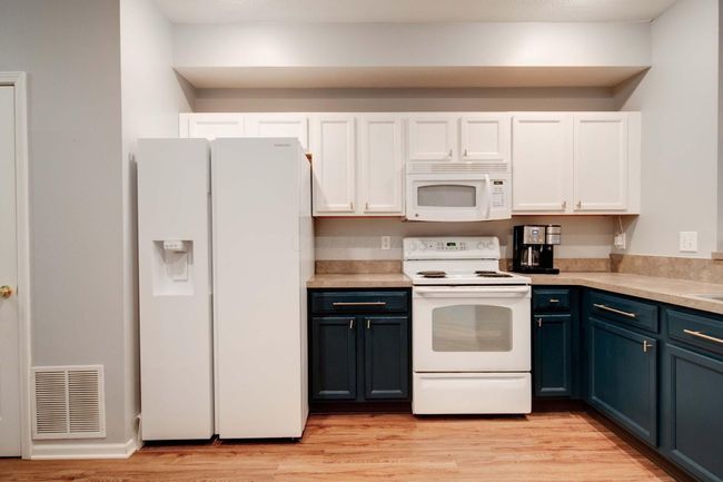 6076 Sowerby Ln, Condo with 2 bedrooms, 2 bathrooms and null parking in Westerville OH | Image 6