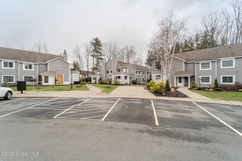 e-136-1976 Curry Rd, Schenectady, NY, 12303-3943 | Card Image
