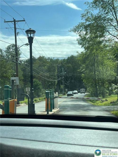 289 Paxinos Dr, POCONO LAKE, PA, 18347-8075 | Card Image