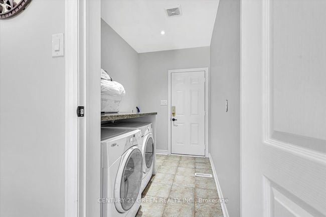 7 Accent Cir, House other with 6 bedrooms, 5 bathrooms and 4 parking in Brampton ON | Image 16