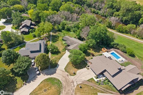 7 Woodbine Rd, Mason City, IA, 50401-2568 | Card Image