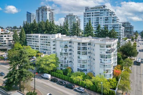 301-1442 Foster St, White Rock, BC, V4B3X7 | Card Image