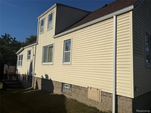 6215 Williams Lake Rd, Waterford, MI, 48329-3267 | Card Image