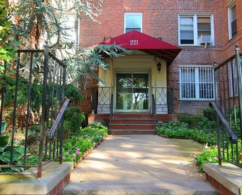 apt-2-221 Mcdonald Ave, Brooklyn, NY, 11218-1422 | Card Image