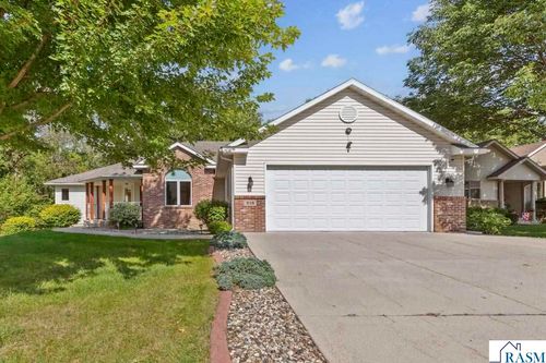 216 Southbrook Cir, Mankato, MN, 56001-4697 | Card Image