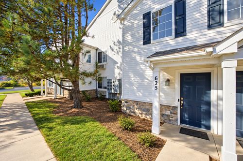 625-625 Silverstone Dr, Carpentersville, IL, 60110-1181 | Card Image