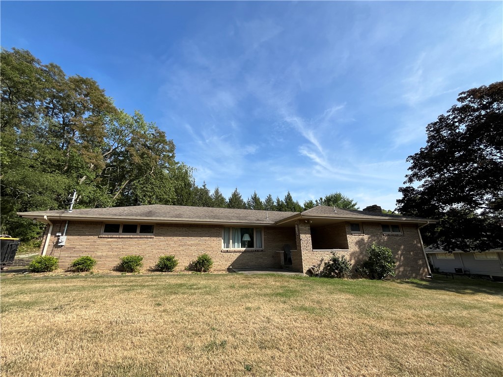 Muse Ln, White Oak, PA 15131