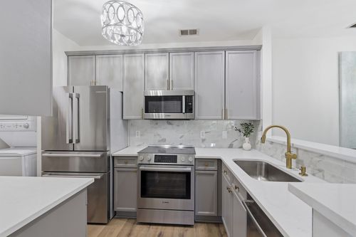 b9-7003 Lenox Village Dr, Nashville, TN, 37211-6589 | Card Image