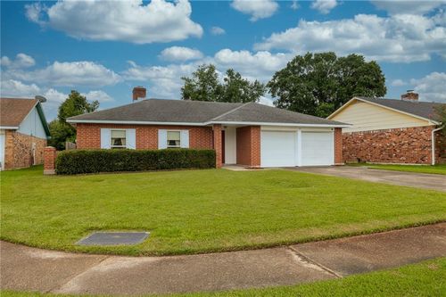 105 Chess Dr, Slidell, LA, 70458-1013 | Card Image