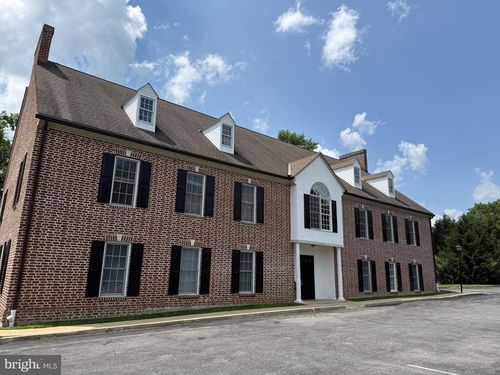 b2-127 W Street Rd, KENNETT SQUARE, PA, 19348-1698 | Card Image