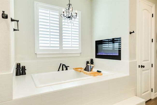 337 Thousand Oaks Dr, House other with 4 bedrooms, 3 bathrooms and 3 parking in Angleton TX | Image 45