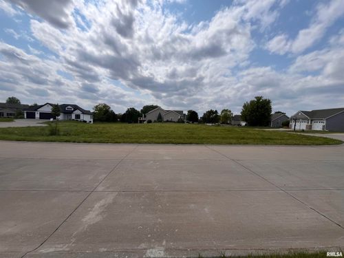6466 Fairhaven Ct, Davenport, IA, 52807-2371 | Card Image