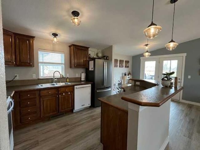 406 12 Avenue W, Home with 4 bedrooms, 2 bathrooms and 6 parking in Barnwell AB | Image 15