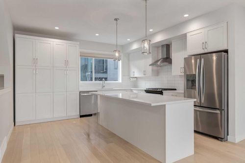 819 Shawnee Terr Sw, Calgary, AB, T2Y0T4 | Card Image