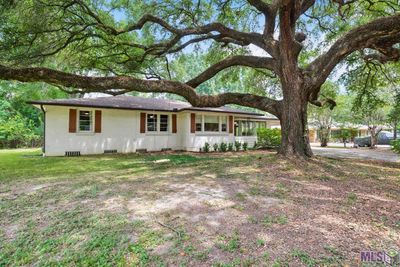 9653 Mollylea Dr, House other with 3 bedrooms, 2 bathrooms and null parking in Baton Rouge LA | Image 1