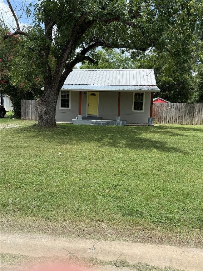 View of front facade with a metal roof | Image 12