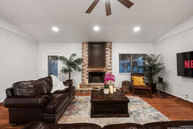 8318 Kyle Rote St, House other with 3 bedrooms, 2 bathrooms and null parking in San Antonio TX | Image 7