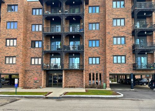 301-9355 Landings Ln, Des Plaines, IL, 60016-5254 | Card Image