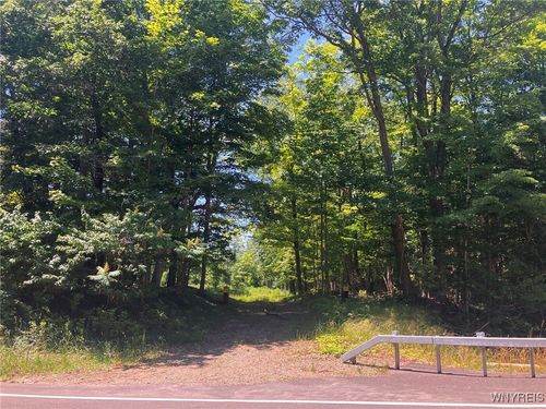 8172 Sisson Hwy, Eden, NY, 14057-9558 | Card Image