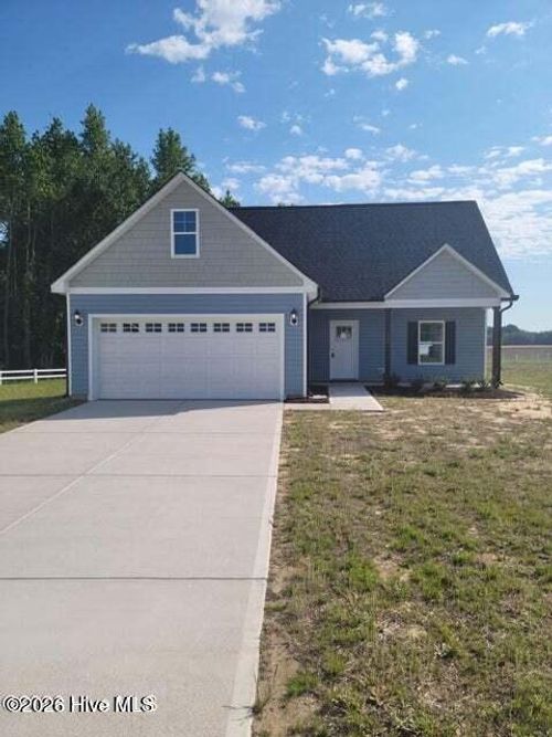 115 Chester Pl, Pikeville, NC, 27863-8143 | Card Image
