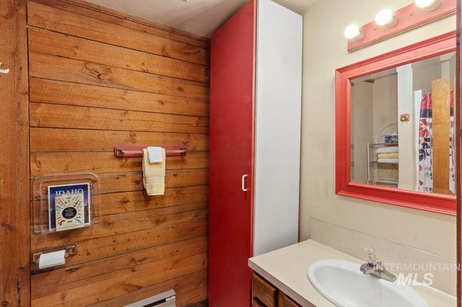 947 Thompson Dr, House other with 3 bedrooms, 4 bathrooms and 3 parking in Cascade ID | Image 16