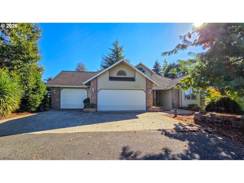 2233 Linnell Ave, Roseburg, OR, 97471 | Card Image