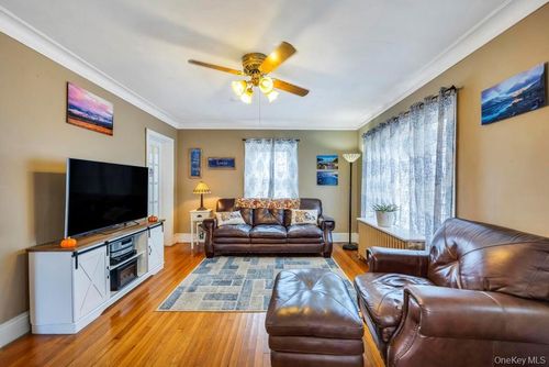 11 Harding Ave, Hicksville, NY, 11801-3108 | Card Image